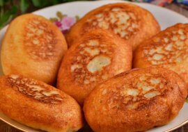 Nie trzeba nawet wyrabiać ciasta. Leniwe placki z grzybami