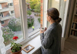 Pożyczyłam kuzynce piętnaście tysięcy na operację kolana. Operację zrobiła, kolano wyzdrowiało. Teraz biega po parku co rano - widzę ją z okna