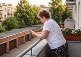 Po pogrzebie męża syn zabrał z garażu jego motor - "żeby nie rdzewiał, mamo, wnuk kiedyś pojeździ". W sierpniu sąsiad pokazał mi ogłoszenie na OLX: WSK z 1978 roku, zielona, "stan kolekcjonerski, po dziadku"