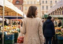 Spotkałam na bazarze koleżankę ze studiów. Nie widziałyśmy się dwadzieścia pięć lat. Powiedziała jedno zdanie o moim mężu i zrozumiałam, dlaczego wtedy tak nagle przestałyśmy się spotykać
