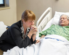 Mąż chce, żebym zaopiekowała się jego przykutą do łóżka matką i rzuciła swoją pracę