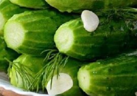 Chrupiące ogórki małosolne – dzielimy się sprawdzonym od lat przepisem