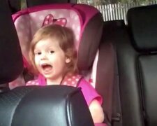 Maluch śpiewa „Bohemian Rhapsody” w aucia i jest to perfekcyjne. Zobacz nagranie