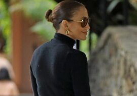 Dwie stylizacje Jennifer Lopez w czerni i bieli, które warto zapamiętać