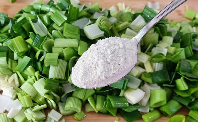 Jak ugotować obfitą zupę bez mięsa: zagęszczanie zupy za pomocą cebuli