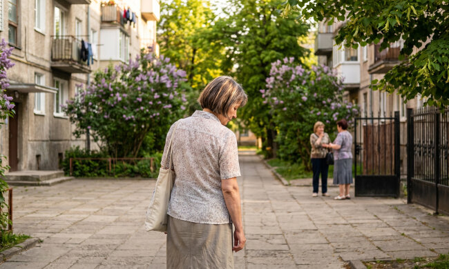 Straciłam słuch na jedno ucho po pięćdziesiątce - wstydziłam się prosić ludzi, żeby powtarzali. Sąsiadka, z którą ledwo się znałam, zaczęła siadać zawsze po mojej prawej stronie