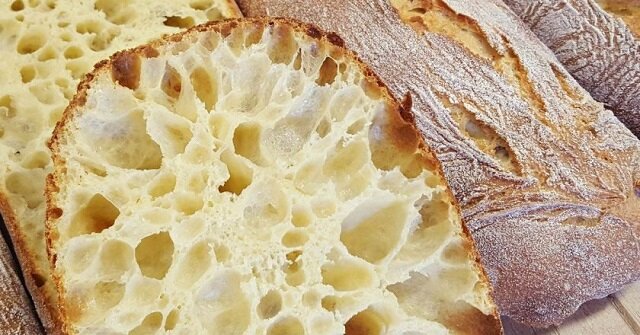Chleb z dziurami: jak zrobić ciabattę