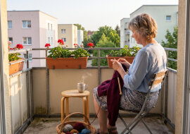 Zięć nazywał moje robótki "chałupnictwem z poprzedniej epoki". Wnuczka jesienią wystawiła moje swetry w internecie. Na firmowej wigilii zięć dostał od szefa prezent: sweter od "lokalnej rękodzielniczki"