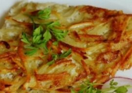 Chrupiący omlet z ziemniakami w 10 minut. To doskonałe danie na śniadanie