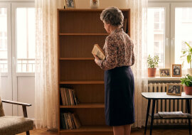 Kiedy leżałam w szpitalu z biodrem, synowa zrobiła u mnie "porządek": półki opróżnione, książki - jak powiedziała - "poszły do ludzi, przecież nikt już nie czyta". W czwartek sąsiadka przyniosła mi jedną, kupioną na pchlim targu za dwa złote