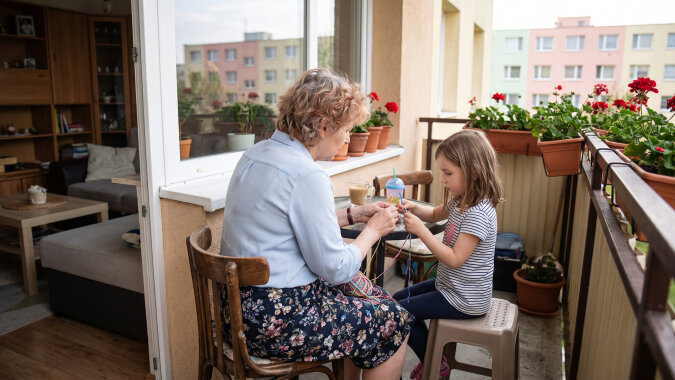 Synowa nie zostawia u mnie wnuczki na noc - "u babci przestarzałe metody". W czerwcu mała dostała anginy, a oni mieli wyjazd, nie było wyjścia. Tydzień inhalacji, rosołu i czytania do snu