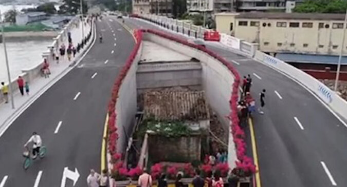 W Chinach wokół domu zbudowano autostradę, ponieważ właścicielka z powodu chciwości odmówiła przeprowadzki