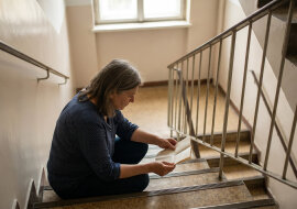 Zostawił mnie tydzień przed naszą 30. rocznicą. Przez pół roku dzwonił, pisał, podrzucał kwiaty pod drzwi. Za każdym razem mówiłam "nie". Aż pewnego dnia przyjechał bez kwiatów, bez SMS-a, z jedną kartką w ręku