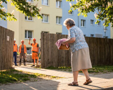 Na osiedlu mówią na mnie "pani Halinka od zupy" - od zimy zostawiałam garnek chłopakom z budowy. W piątek skończyli budowę i przyszli we czterech. Przez weekend wyremontowali mi łazienkę