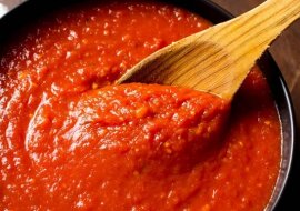 Gotuję keczup pomidorowy na zimę: smaczny i gęsty bez długiego gotowania i konserwantów