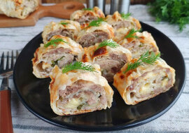 Przekąska rolada z lawaszu z mięsem na świąteczny stół: szybko, smacznie i łatwo