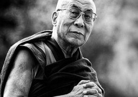 Dalajlamę zapytano, co go najbardziej zaskakuje. Odpowiedź zmusza do zatrzymania się i zastanowienia