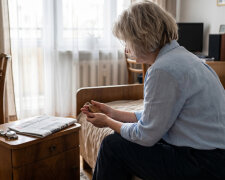 Mąż umarł w czerwcu. Syn chciał zachować zdjęcia z jego telefonu i pokazał mi galerię. Były tam setki fotografii morza w Mielnie - z każdego roku, zawsze we wrześniu. Mnie nad morze zabrał raz, na naszą podróż poślubną