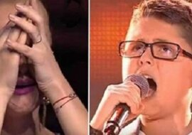 Na scenie pojawia się nieśmiały mały chłopiec. Brzmi znany utwór brytyjskiej grupy Queen. Posłuchajcie jak śpiewa ten niesamowity chłopiec