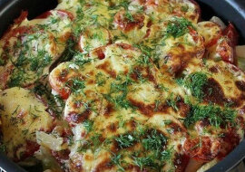 Młoda cukinia zapiekana z pomidorami. Lekka i obfita kolacja