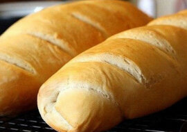 Domowy chleb: chrupiąca skórka i delikatny miękisz