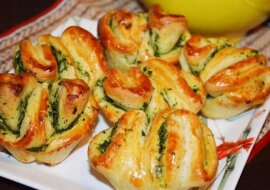 W 25 minut zrobisz pyszną kolację. Pyszne bułeczki z czosnkiem i ziołami