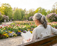 Na spacerze w sanatorium podszedł do mnie mężczyzna i zapytał, czy lubię Miłosza. Rozmawialiśmy dwie godziny na ławce. Kiedy wracałam do pokoju, zobaczyłam, że się uśmiecham - w lustrze w windzie, jak obca kobieta