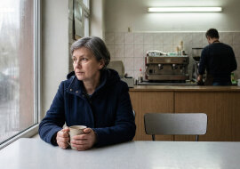 Mąż odszedł trzy lata temu do młodszej. Zabrał walizki, psa i połowę oszczędności. Wczoraj zadzwonił i powiedział, że chce wrócić