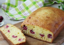 Ciasto malinowe na kefirze. Bardzo łatwy do przygotowania