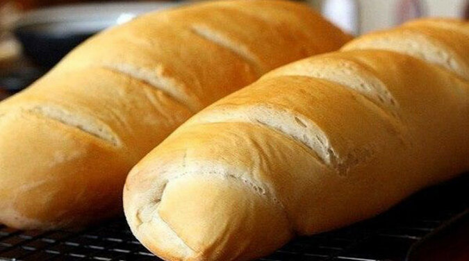 Domowy chleb: chrupiąca skórka i delikatny miękisz