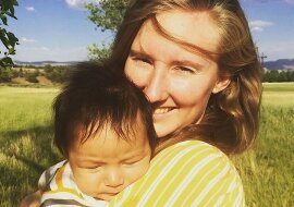 Dwumiesięczne dziecko nagle zaczęło mówić i stało się prawdziwą gwiazdą Internetu