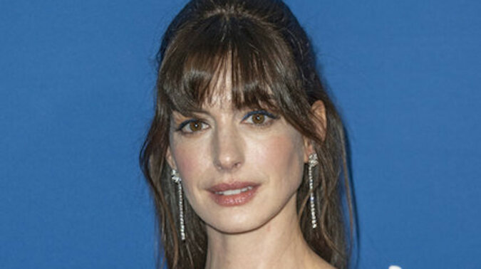 Gwiazda filmowa z mężem i dwoma synami: Anne Hathaway pojawiła się w Rzymie