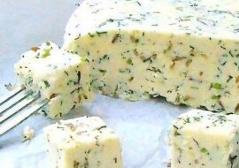 Przepis na przygotowanie twarogu z ziołami i kminkiem