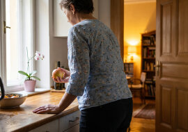 Codziennie od września odbieram wnuki ze szkoły i siedzę z nimi do wieczora. Wczoraj przez uchylone drzwi usłyszałam, jak córka mówi koleżance: "Dobrze, że mam matkę, niania by mnie zrujnowała"