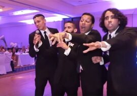 Zabawni drużbowie zaczęli przeszkadzać sobie nawzajem, ale nikt się nie spodziewał, co zrobią dalej