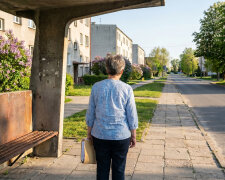 Mąż wziął kredyt na remont łazienki. Po jego śmierci okazało się, że kredytów było pięć. Bank dzwoni do mnie co tydzień. Syn powiedział: "Zrzecz się spadku". Spadek to mieszkanie, w którym żyję od czterdziestu lat
