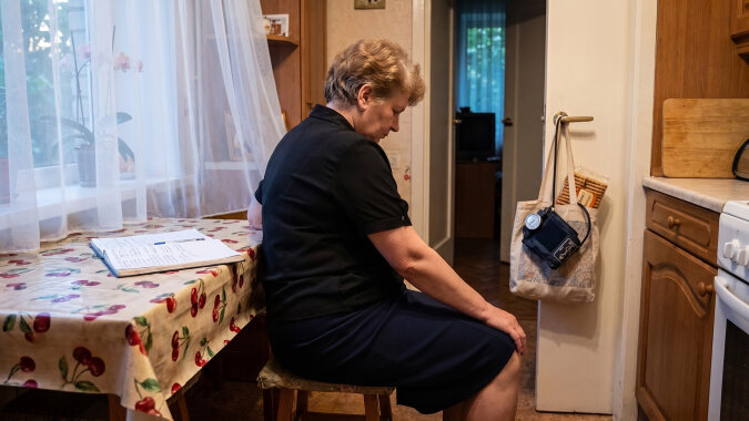 Na stypie po mamie pani Wiesia z parteru złapała mnie za rękę i powiedziała, że dobrze, że mieszkanie zostaje w rodzinie. "Mama mówiła, że jak u notariusza przepisała je na Mirka, to wreszcie mogła spać spokojnie"