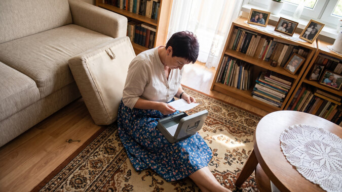 Tydzień przed śmiercią mama wsunęła mi do torebki mały kluczyk - "schowaj i nikomu". Nie zdążyłam zapytać, od czego jest. Od pogrzebu brat pytał już trzy razy, czy mama "czegoś mi nie dawała"