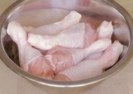 Jak zwykłe nogi kurczaka zamieniają się w świąteczny obiad. Pycha