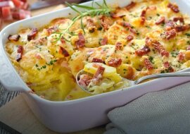 Zimowa zapiekanka z ziemniaków. Prosty przepis na pyszny obiad