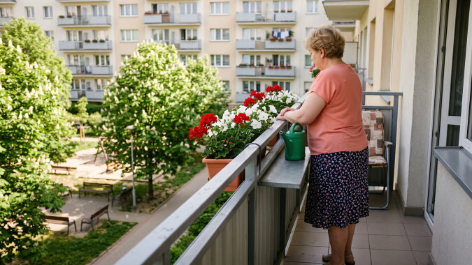 Córka w wakacje ustawiła mi w telefonie aplikację banku, "żebyś nie musiała chodzić na pocztę z rachunkami, mamo". W październiku przyszło z banku pismo: zaległość w limicie na koncie, do spłaty 4 312 złotych. Żadnego limitu nigdy nie brałam