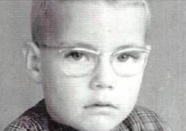 Czy rozpoznajesz to nieśmiałe i słodkie dziecko?