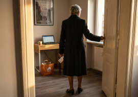 Wnuk studiował w Warszawie, co miesiąc wysyłałam mu tysiąc złotych na życie. Przez trzy lata. Zadzwoniłam na uczelnię zapytać o termin obrony - powiedzieli, że został skreślony z listy studentów półtora roku temu