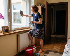 U mamy myłam okna w sypialni, drzwi przymknięte. Siostra z mężem weszli do kuchni - myśleli, że mama jest sama. Szwagier tłumaczył, że "notariusz może przyjechać do domu, mama tylko podpisze, a Bogusi powiemy po fakcie, żeby nie robiła scen"