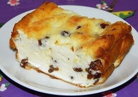 Delikatna zapiekanka z twarogu. Delikatna, rumiana, rozpływająca się w ustach zapiekanka