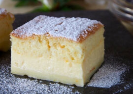 Cytrynowe ciasto z kremu budyniowego. Delikatny i pyszny