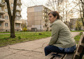 Zięć poprosił, żebym dołożyła się do ich kredytu - trzydzieści tysięcy, "bo bank wymaga większego wkładu". Dałam. Po dwóch miesiącach córka powiedziała mi, żebym nie przyjeżdżała bez zapowiedzi