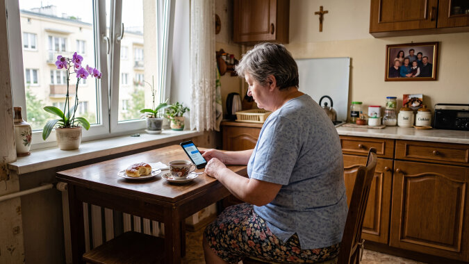 Dwa lata temu na prośbę córki zamieniliśmy się mieszkaniami. W czwartek wnuk pokazywał mi na tablecie, jak szukać używanej pralki. W reklamie na dole portal pokazał moje dawne mieszkanie: "sprzedam, po remoncie, wolne od zaraz".