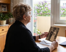 Na pogrzeb męża w jego rodzinnej wsi pod Łowiczem przyszedł stary proboszcz, dawno na emeryturze. Po mszy uścisnął mi rękę i powiedział, że pamięta nasz ślub, "bo to był mój pierwszy ślub jako wikarego, w siedemdziesiątym dziewiątym, w taką ulewę"