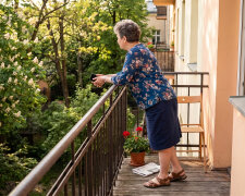 Dwa lata temu dałam córce czterdzieści tysięcy na zadatek - "oddamy zaraz po kredycie, mamo". Kredyt dostali, mieszkanie urządzili, w maju byli na Krecie. Na imieninach zięć żartował przy wszystkich